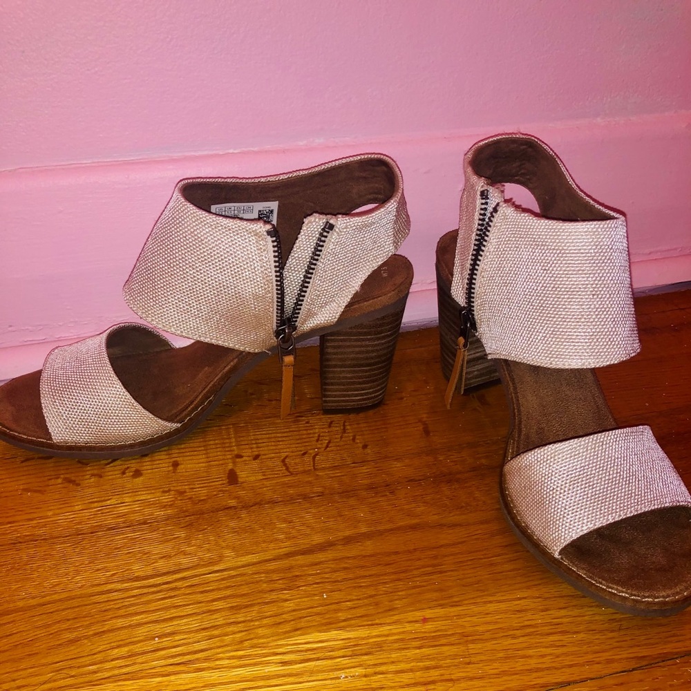 Toms Shoes Size 7.5 US - Picture 4 of 4